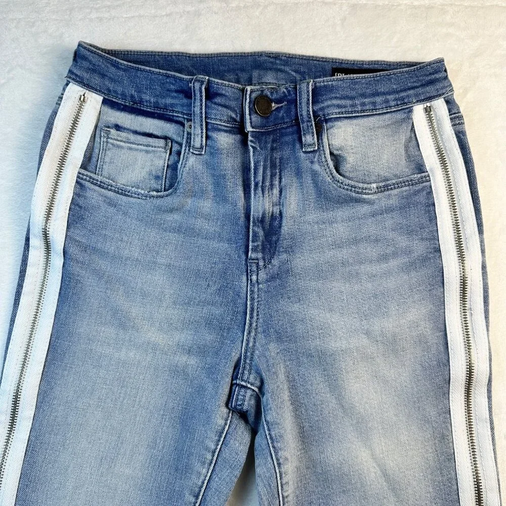 Blanknyc Light Wash Skinny Jeans W/ White Side Zipper & Raw Hem Size 27 - Picture 5 of 15